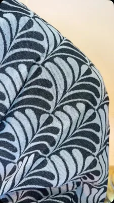 O sofá também merece um upgrade ✦

Essa Manta Jacquard com Franja é o tipo de peça que muda o clima da sala inteira — jogada no sofá ou na poltrona, traz textura, cor e aquele toque de conforto que convida a sentar e ficar.

✦ Tecido jacquard: 60% algodão / 40% poliéster, textura elegante e resistente
✦ Acabamento com franja nas extremidades, visual decorativo diferenciado
✦ Medida 2,10m x 1,35m, ideal para cobrir sofá ou poltrona
✦ Versátil: funciona também como peça decorativa em outros ambientes
✦ Disponível em Preto, Azul e Cinza

Charme que faz a sala parecer mais aconchegante em segundos.

Garanta a sua no link da bio 👉 casadajess.com.br

#casadajess #mantaparasofa #decoracaodesala #jacquard #salaaconchegante #decorhome #textilparacasa #decoracaodeinteriores