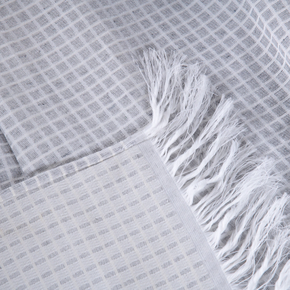 Manta para Sofá Jacquard com Franja — Grid — Cinza