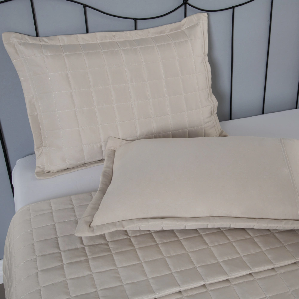 Porta-Travesseiro Matelado | Microfibra Soft | Aba Americana | Linha Soft — Areia