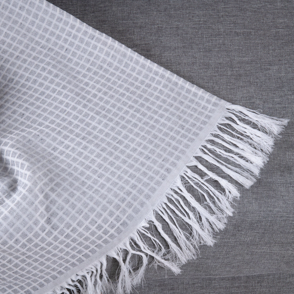 Manta para Sofá Jacquard com Franja — Grid — Cinza